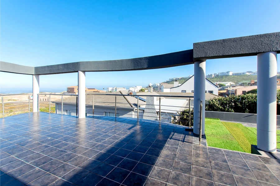 To Let 4 Bedroom Property for Rent in Yzerfontein Western Cape